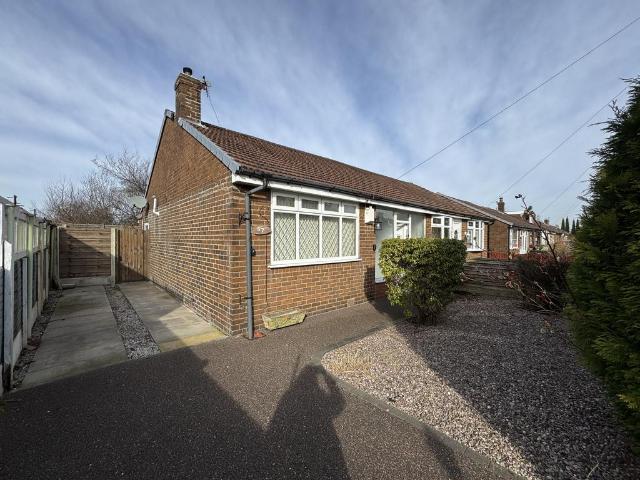 Bungalow for sale in Guide Bridge, Greenheys