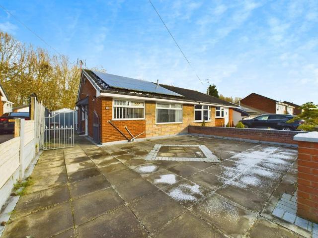 Bungalow for sale in St. Helens, Thatto Heath