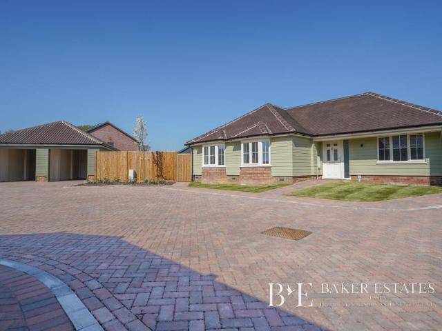 Bungalow for sale in Chelmondiston, Suffolk