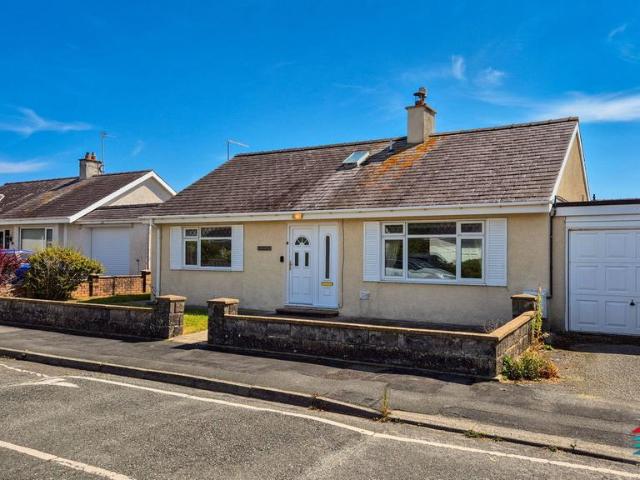 Bungalow for sale in Pwllheli