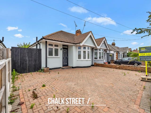 Bungalow for sale in Hornchurch, Greater London