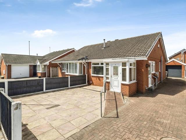 Bungalow for sale in West Ardsley, Tingley