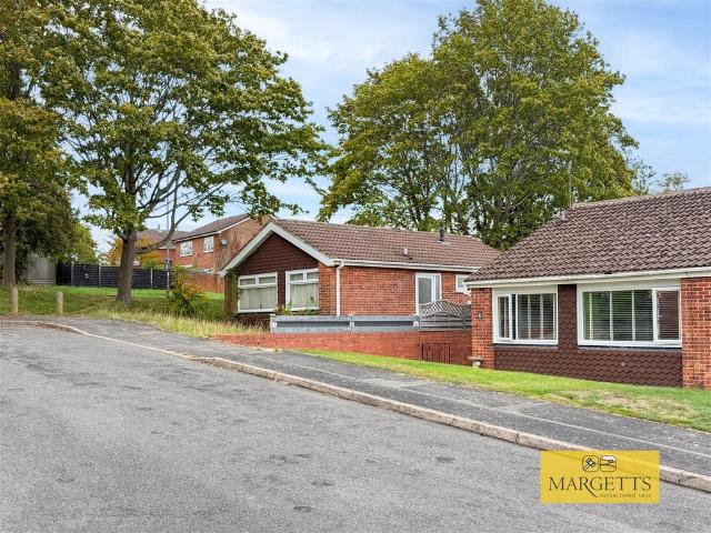 Bungalow for sale in Woodloes Park, Warwick