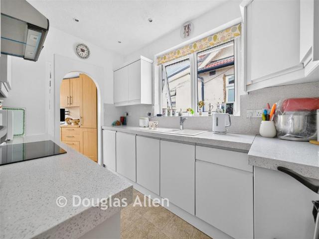 Bungalow for sale in London Borough of Redbridge, Greater London