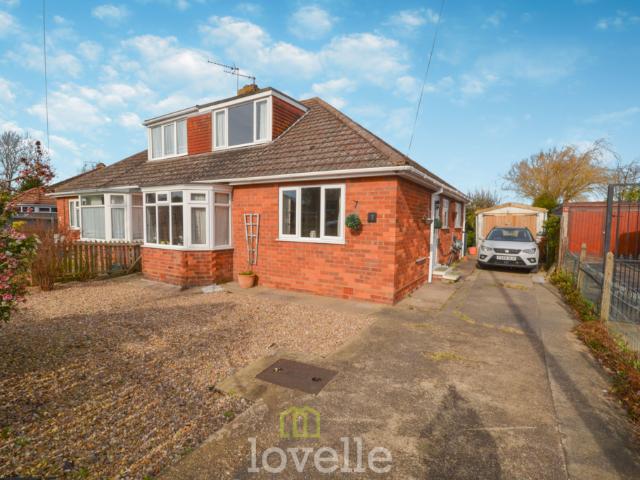 Bungalow for sale in New Waltham