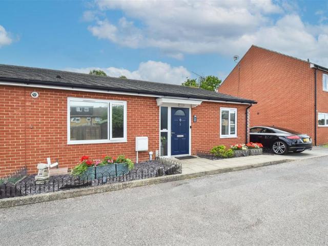 Bungalow for sale in Ongar, Epping