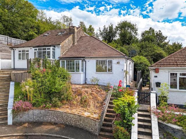 Bungalow for sale in London Borough of Croydon, Kenley