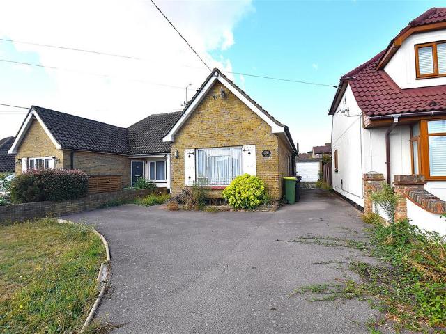 Bungalow for sale in Stroud Green, Barling