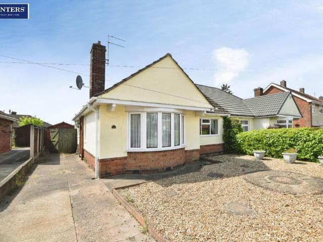 Bungalow for sale in Berkeley, Dragonby