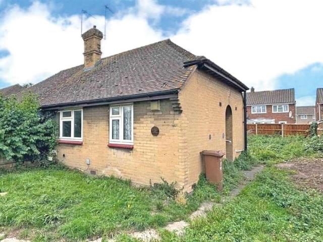 Bungalow for sale in Barnes Cray, Greater London