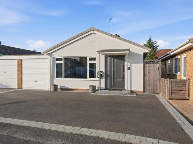Bungalow for sale in Alderminster, Warwickshire