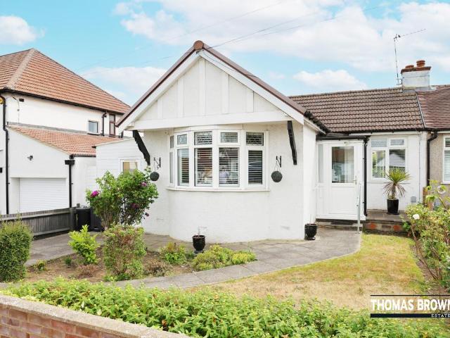 Bungalow for sale in Ramsden, Greater London