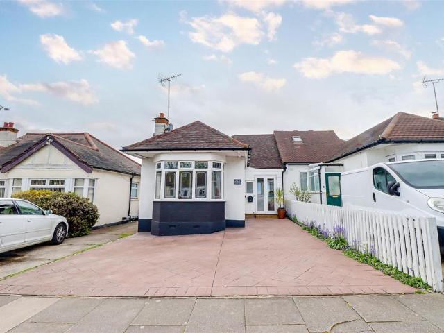 Bungalow for sale in Alton Barnes, Essex