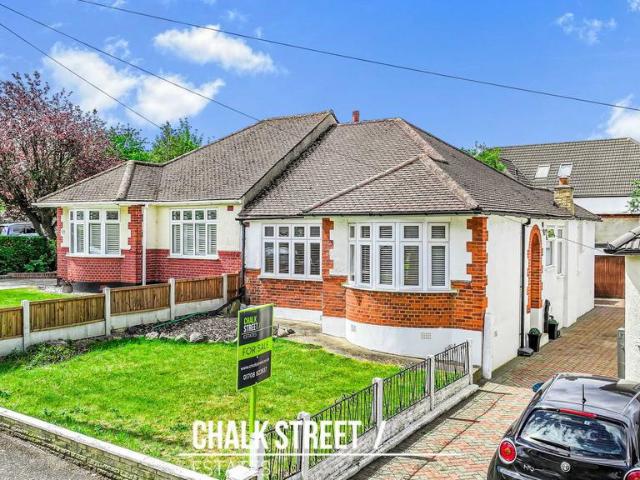 Bungalow for sale in Hornchurch, Greater London