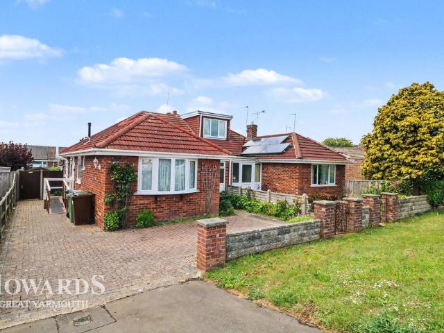 Bungalow for sale in Stokesby, Norfolk