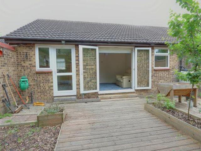 Bungalow for sale in Bowers Gifford, Essex