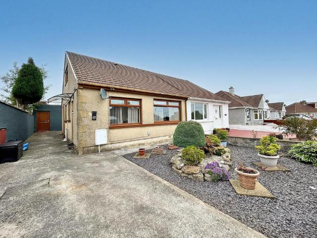 Bungalow for sale in Cefn Glas, Wales