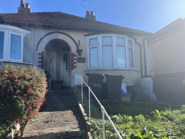 Bungalow for sale in Old Colwyn, Wales