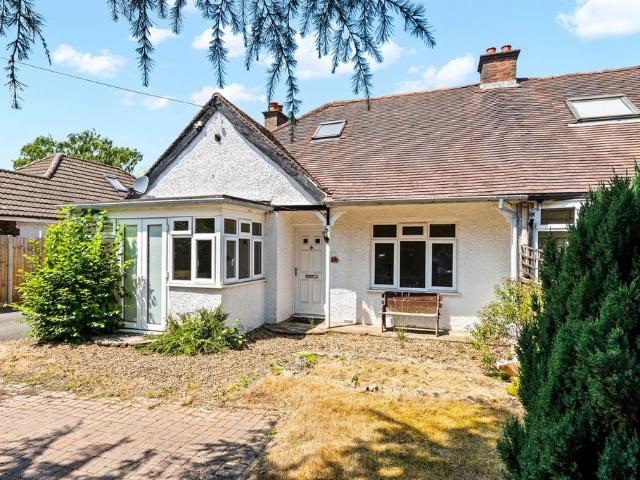 Bungalow for sale in London Borough of Croydon, Hillview