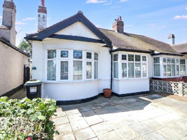 Bungalow for sale in SS2, Alton Barnes