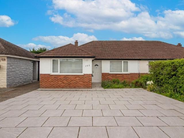 Bungalow for sale in Watford Rural, Batchworth