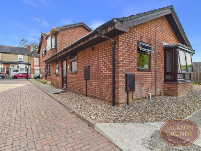 Bungalow for sale in Kingsley Park, Northampton