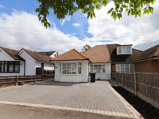 Bungalow for sale in Batchworth, Hertfordshire
