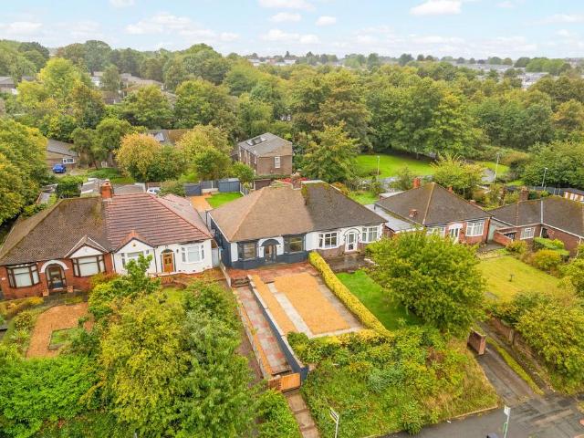 Bungalow for sale in The Brow, Halton