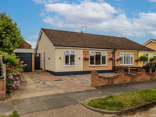 Bungalow for sale in Alton Barnes, Essex