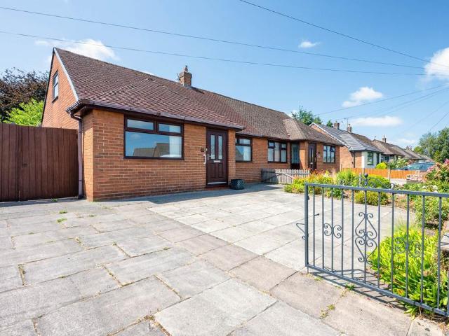 Bungalow for sale in Roby Mill, Lancashire