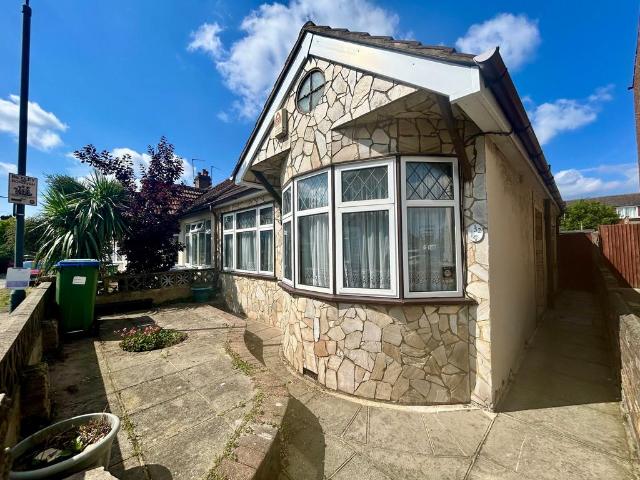 Bungalow for sale in Upper Belvedere, Greater London