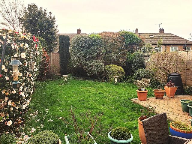 Bungalow for sale in South Hornchurch, Greater London