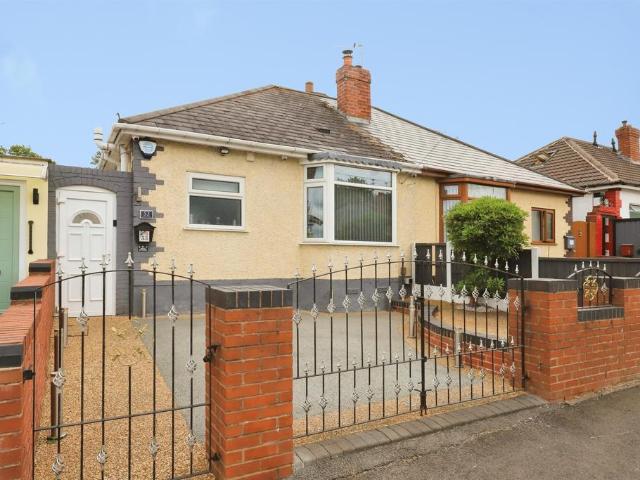 Bungalow for sale in Ettingshall Park, West Midlands