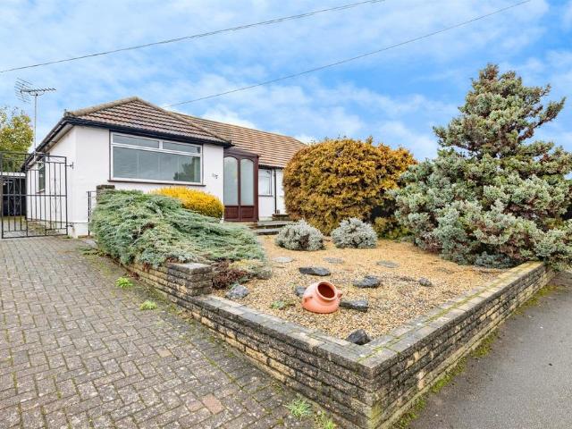 Bungalow for sale in Watford Rural, Batchworth