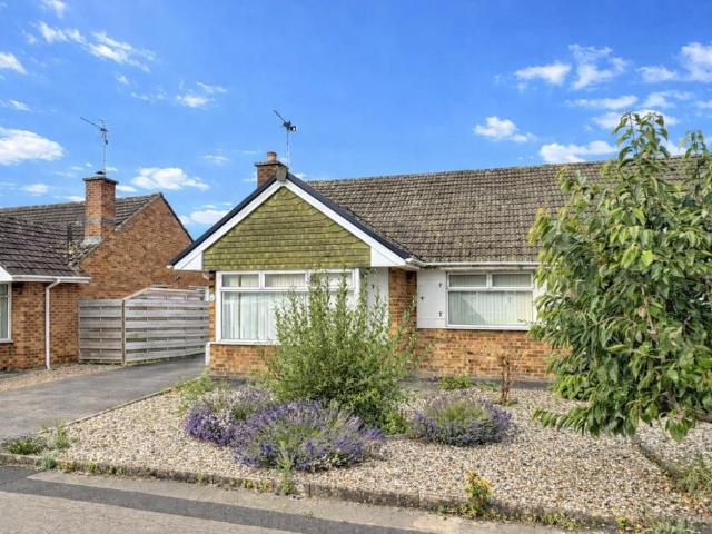 Bungalow for sale in North Wroughton, Swindon