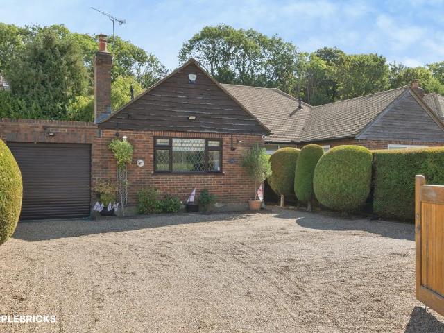 Bungalow for sale in Badger's Mount, The Butts