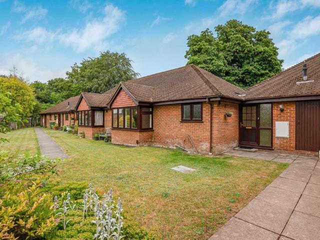 Bungalow for sale in Henley-on-Thames, Berrick Salome