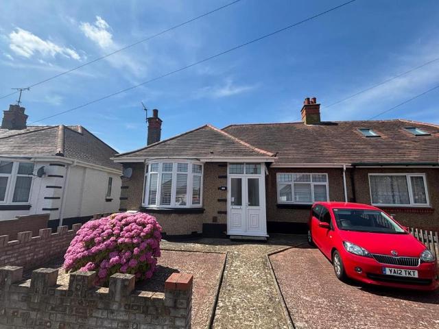 Bungalow for sale in Headlands, Northampton