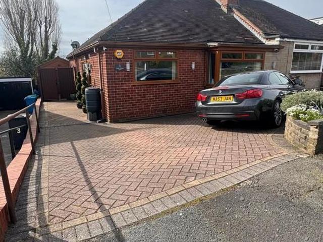 Bungalow for sale in Shaw and Crompton, Pendock