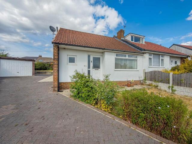 Bungalow for sale in West Ardsley, Tingley