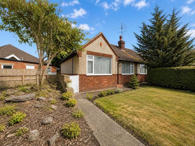 Bungalow for sale in Warden Hill, Luton
