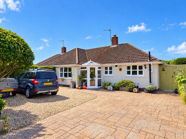 Bungalow for sale in Stanpit, Christchurch