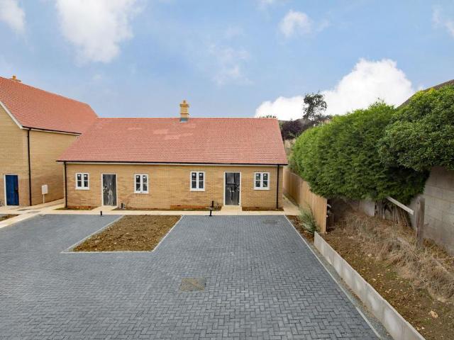 Bungalow for sale in Priors Hall Park, Weldon