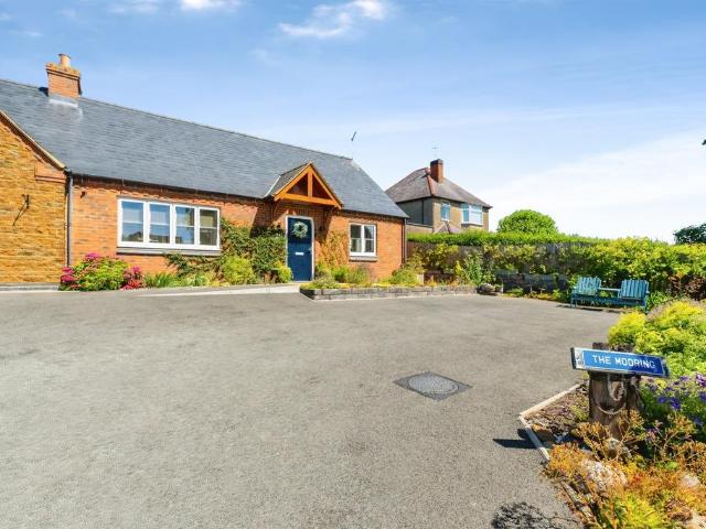 Bungalow for sale in Stanford On Avon, Leicestershire