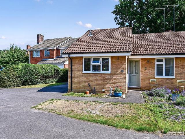 Bungalow for sale in Little Sandhurst