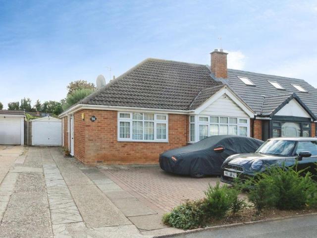 Bungalow for sale in Langley, Slough
