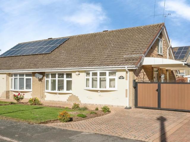 Bungalow for sale in Dunscroft, Doncaster
