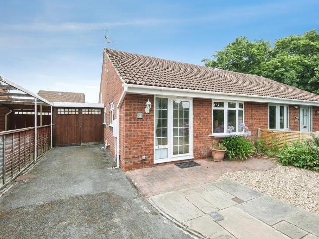 Bungalow for sale in Green Close, Warwickshire