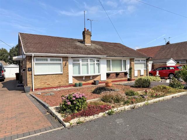 Bungalow for sale in Kingswood, Hull