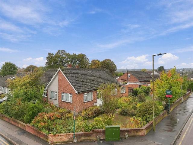 Bungalow for sale in Kings Hill, East Hertfordshire